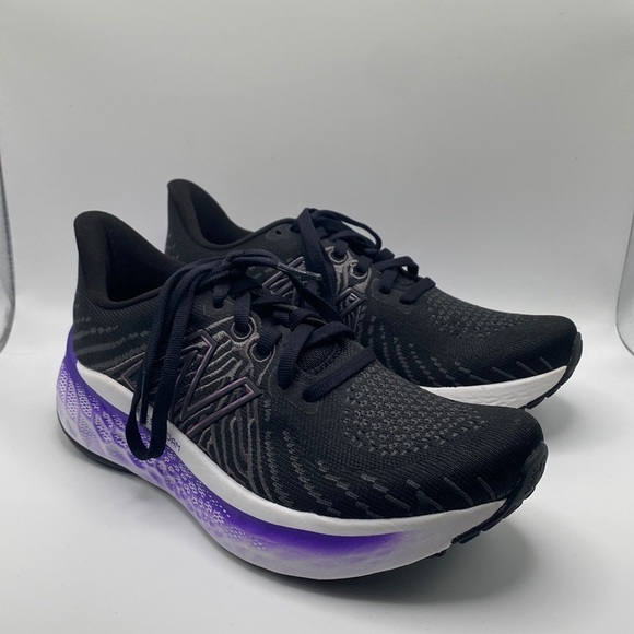 NEW NEW BALANCE FRESH FOAM X VONGO V5 RUNNING SHOE BLACK VIOLET WOMEN’S SZ 5 - Picture 1 of 10